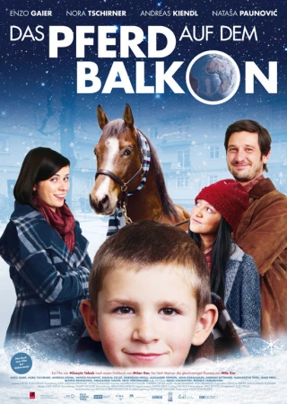 Лошадь на балконе в hd качестве